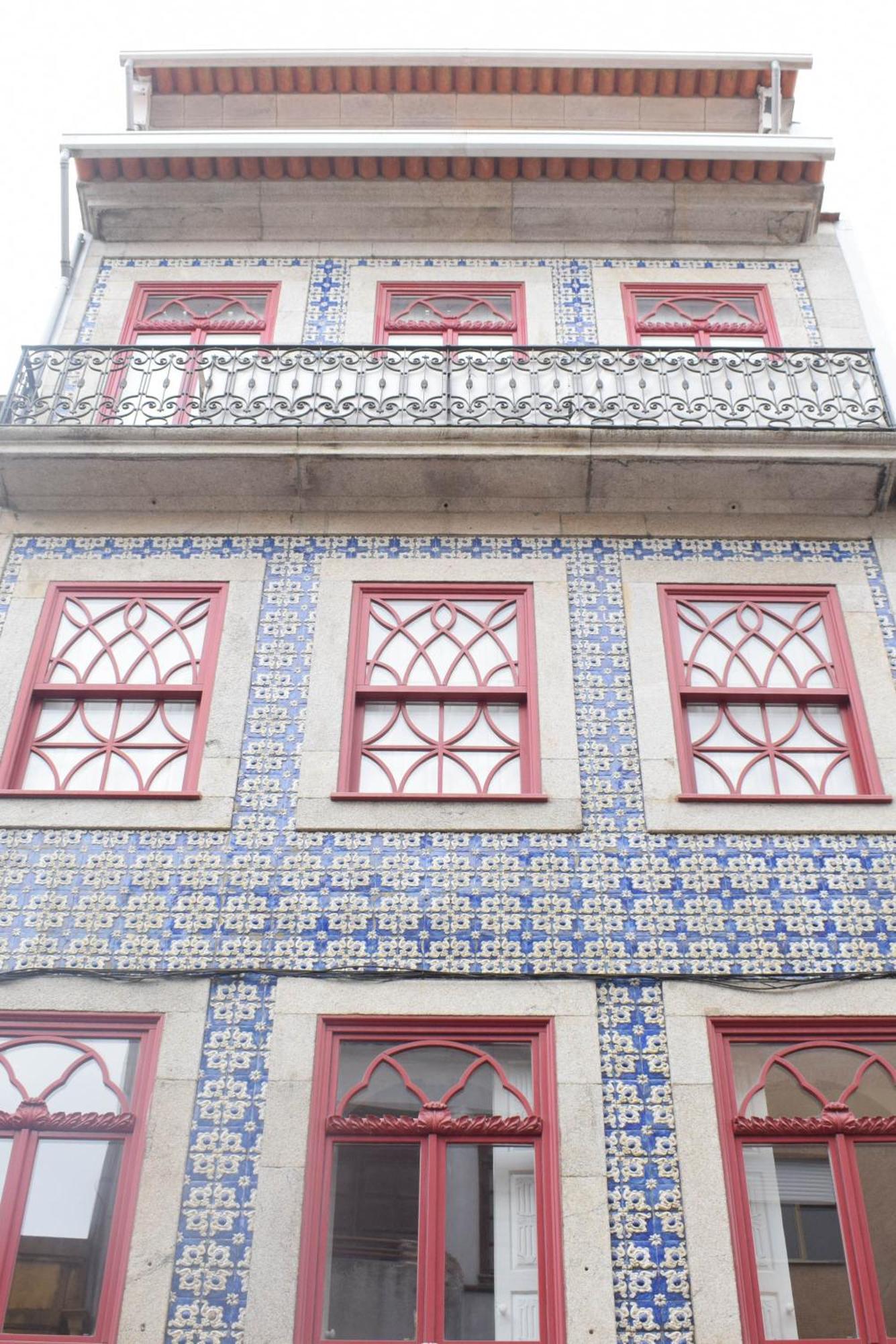 Liiiving In - Vintage Balcony Porto