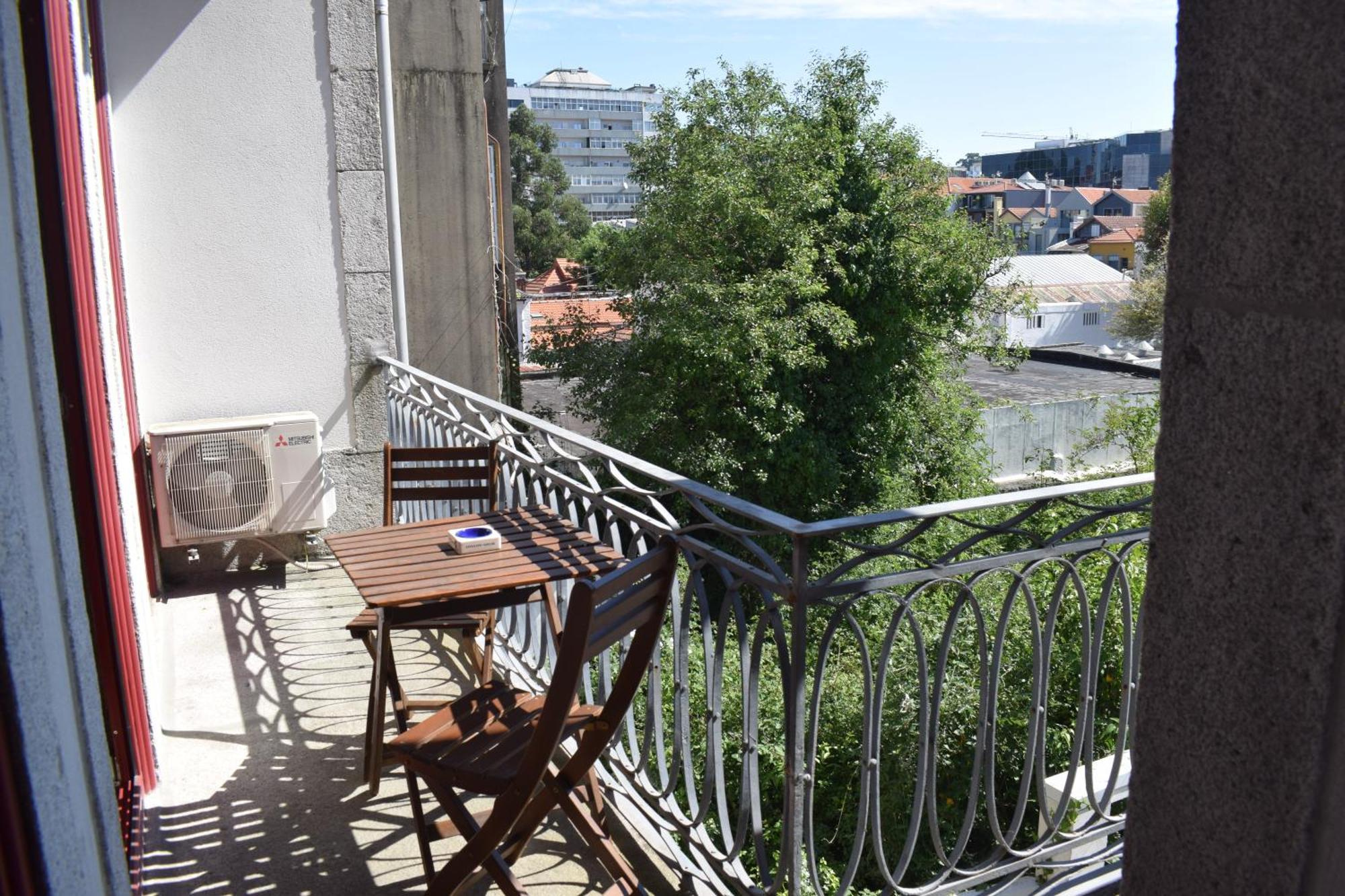 Liiiving In - Vintage Balcony * Porto