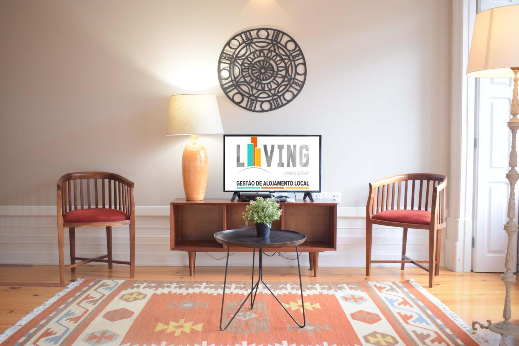 Liiiving In - Vintage Balcony